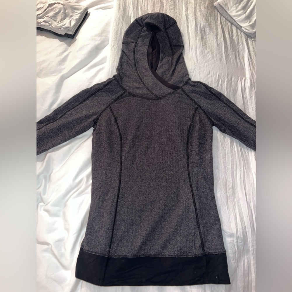 LuluLemonWork Out Long-sleeve - size 4, lightly worn!